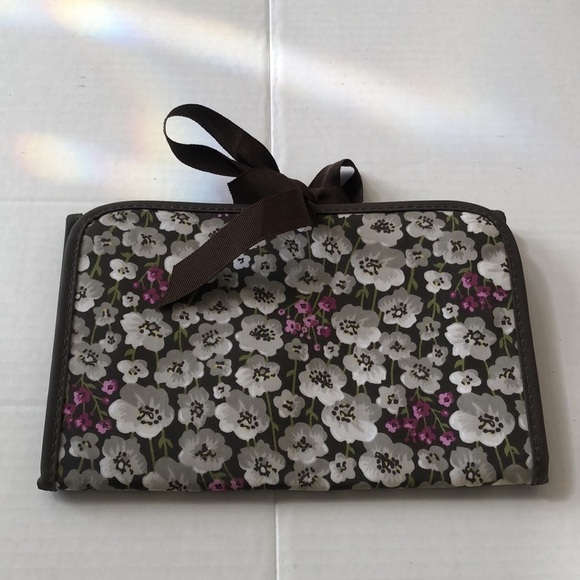 Thirty One organizing pocket book with tie back in flowered background - Picture 6 of 8